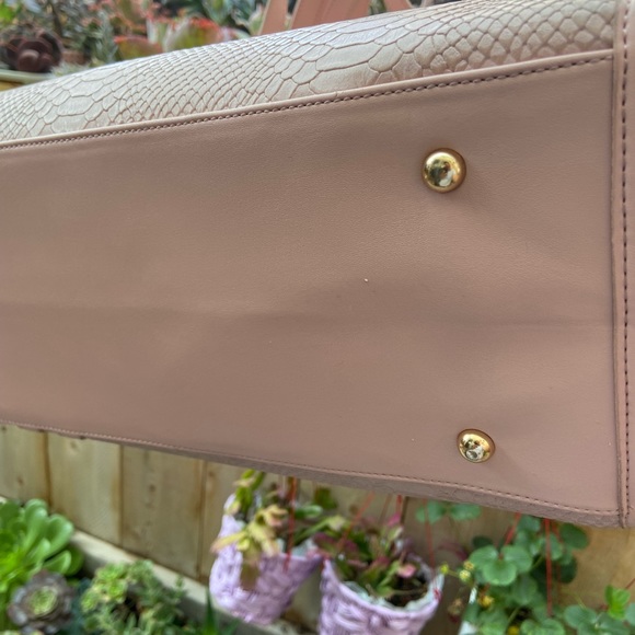 TOTE & CARRY AP1 TOTE BAG WITH ZIPPER SNAKE SKIN - Picture 15 of 15